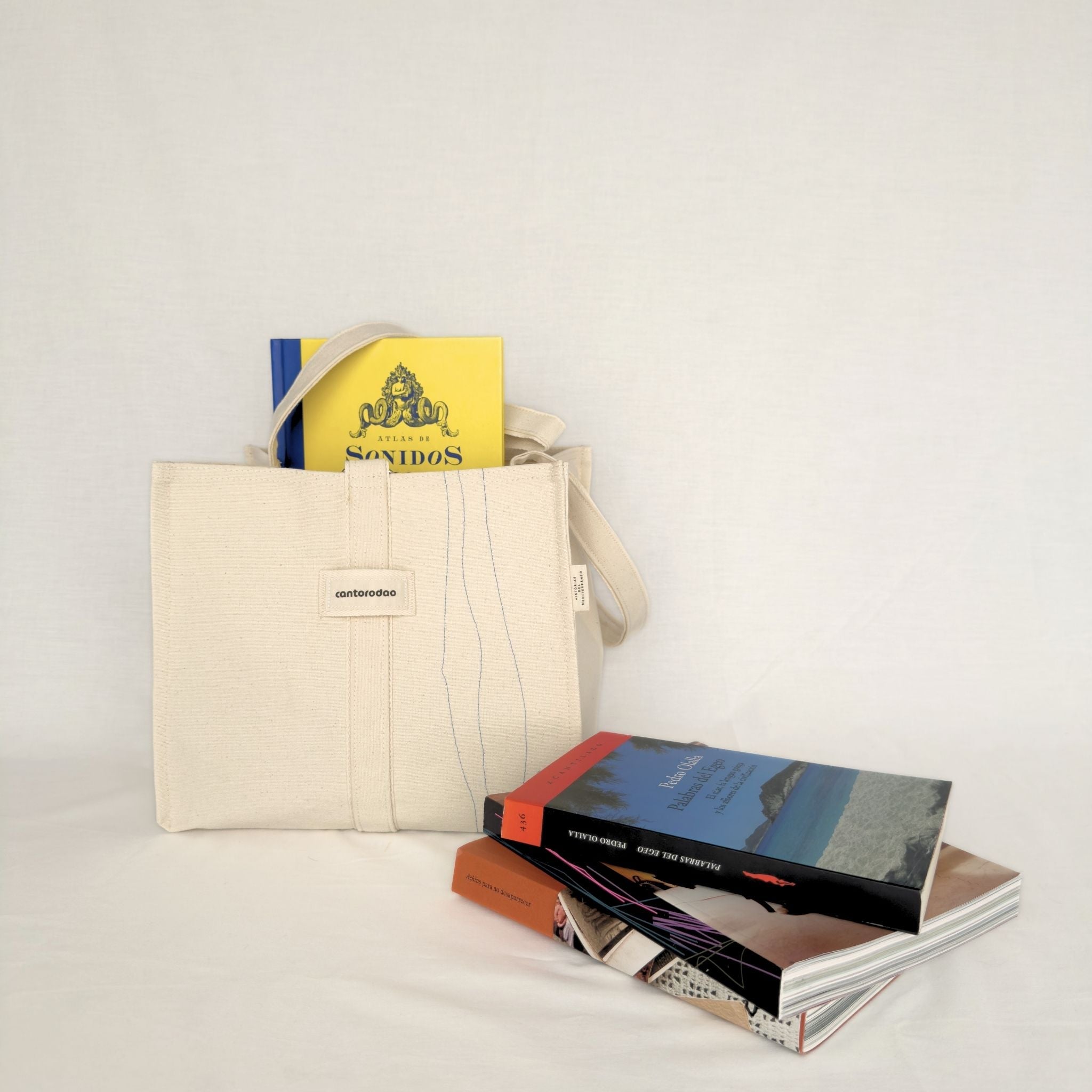 Porta libros textil artesanal hecho a mano en Barcelona