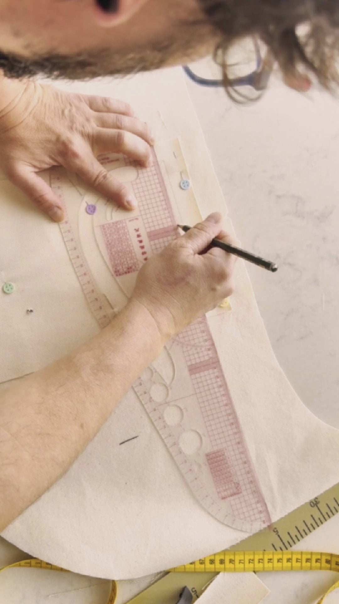 Proceso de confección artesanal en el taller de Cantorodao